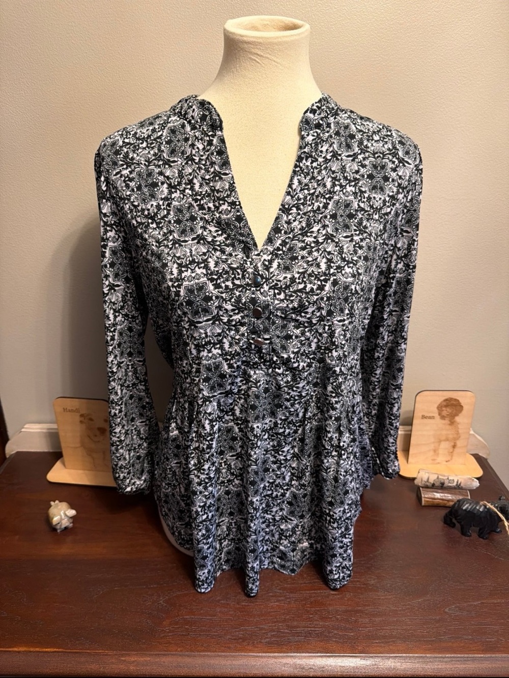 Women's Black and White Floral V-Neck Button Top